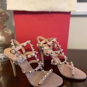 Valentino Garavani Sandal Poudre size 37